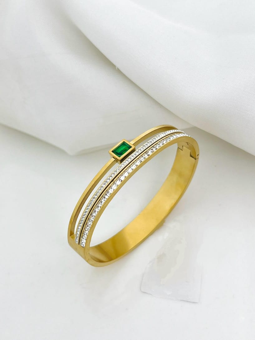 White pearl Ladies hand cuff