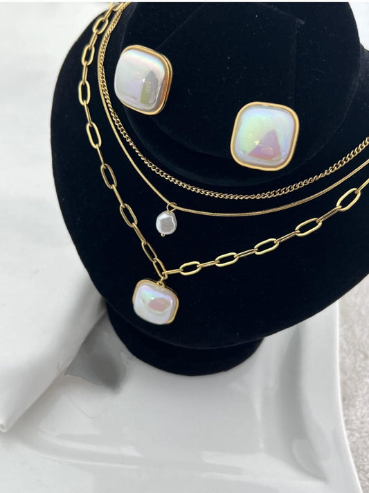 Elegant jewellery set