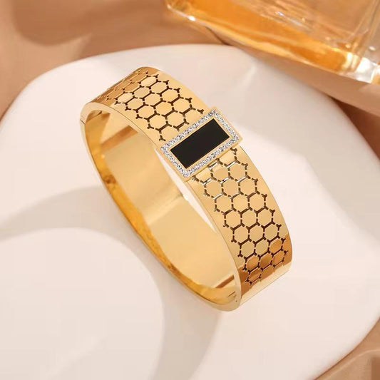 Stylish Hand Cuff