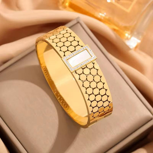 Stylish Hand Cuff